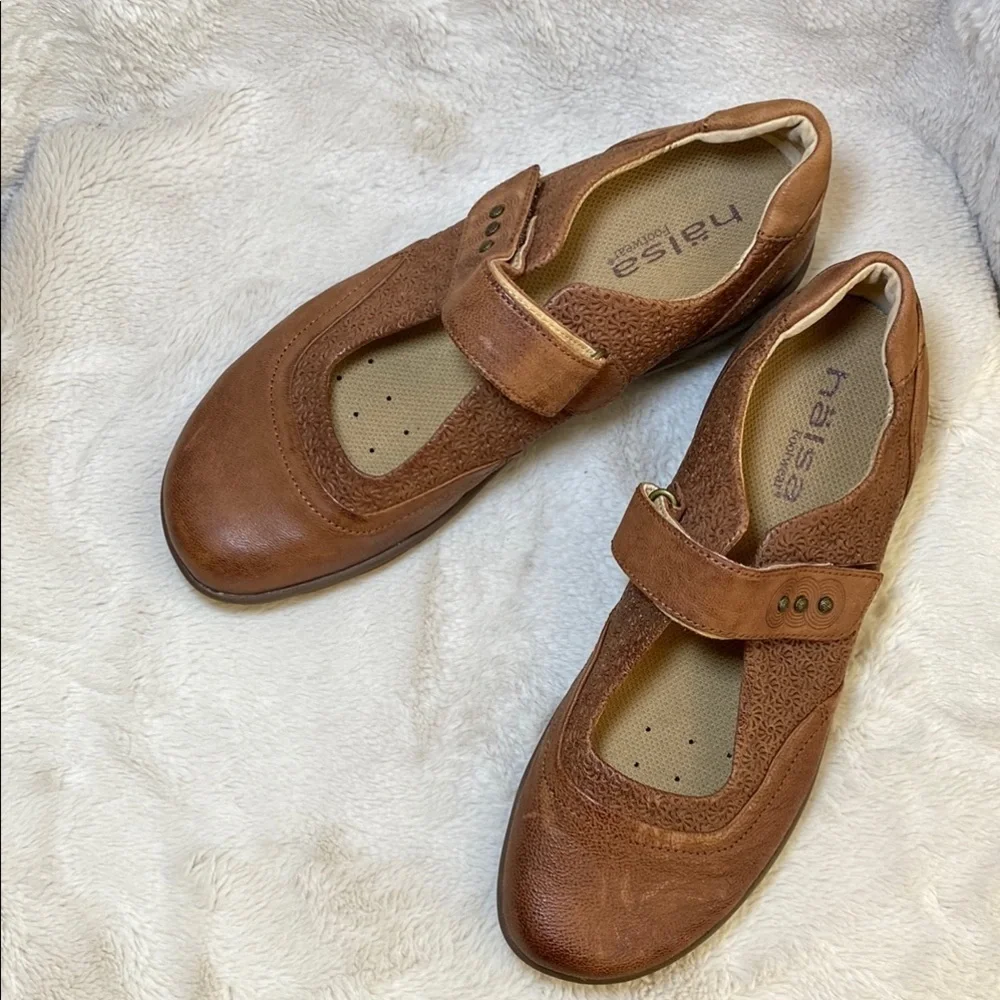 Halsa Footwear Brown Textured Flats with Strap